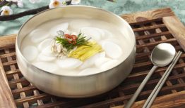 Hướng dẫn chế biến món canh bánh tteok ( 떡국 ) của Hàn Quốc
