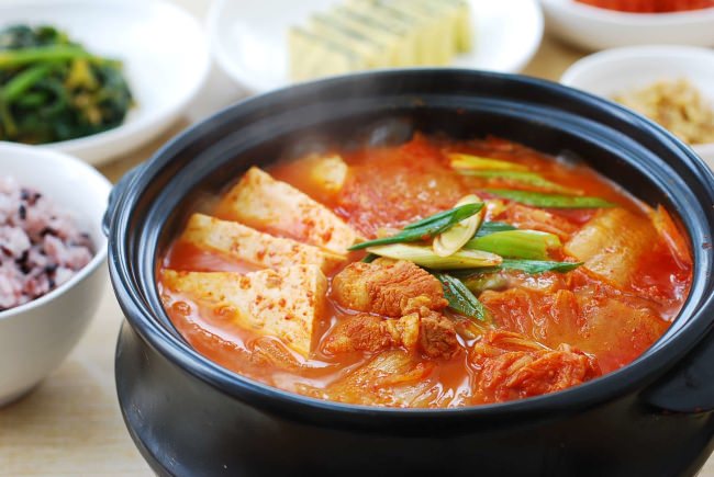 Những món ngon nhất định phải thử khi du lịch Hàn Quốc-Canh kim chi