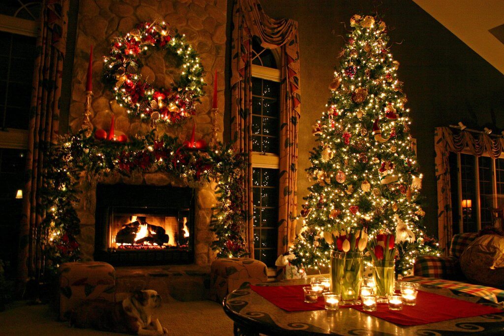 Cây thông Noel được mọi nhà ở Hàn Quốc trang trí rực rỡ