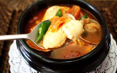 Những món ngon nhất định phải thử khi du lịch Hàn Quốc- Đậu phộng hầm
