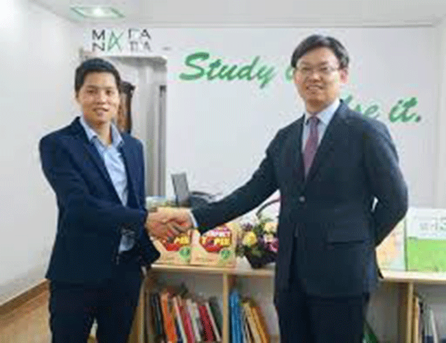 Giám-đốc-trung-tâm-Maranatha-gặp-gỡ-giáo-sư-đại-diện-trường-đại-học-Woosuk Giám-đốc-trung-tâm-Maranatha-gặp-gỡ-giáo-sư-đại-diện-trường-đại-học-Woosuk
