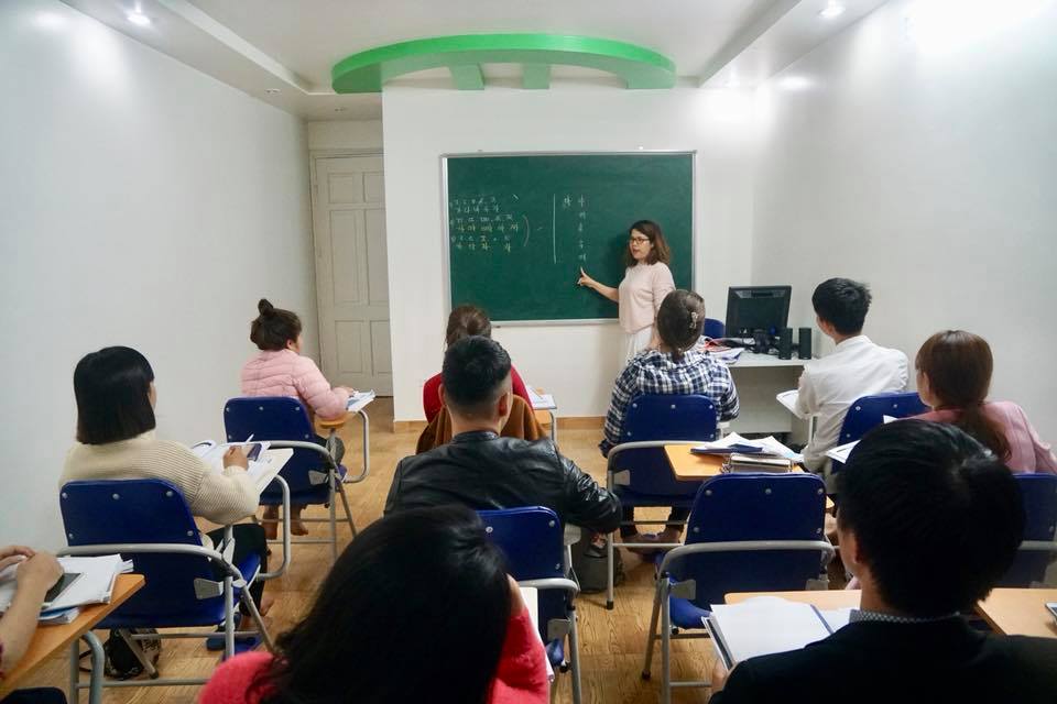 Hình ảnh lớp tiếng Hàn ca sáng ở Hải Phòng
